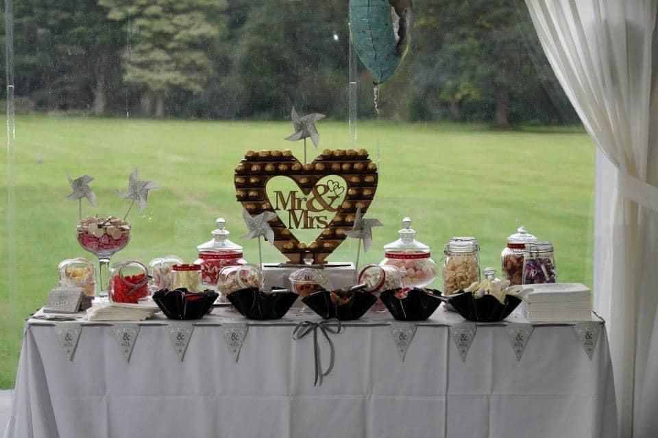 Shields Entertainment - Services - Candy table